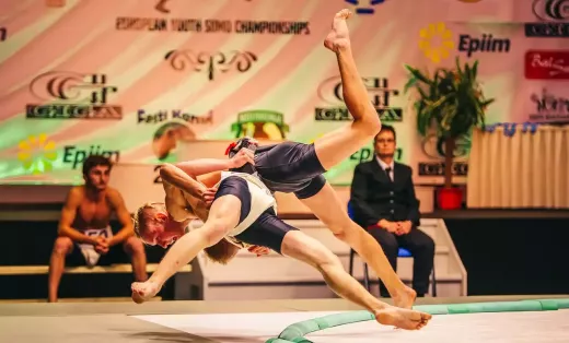 לשחרר את הלוחם שבפנים: איך Sambo לוקח את עולם ספורט הקרב בסערה